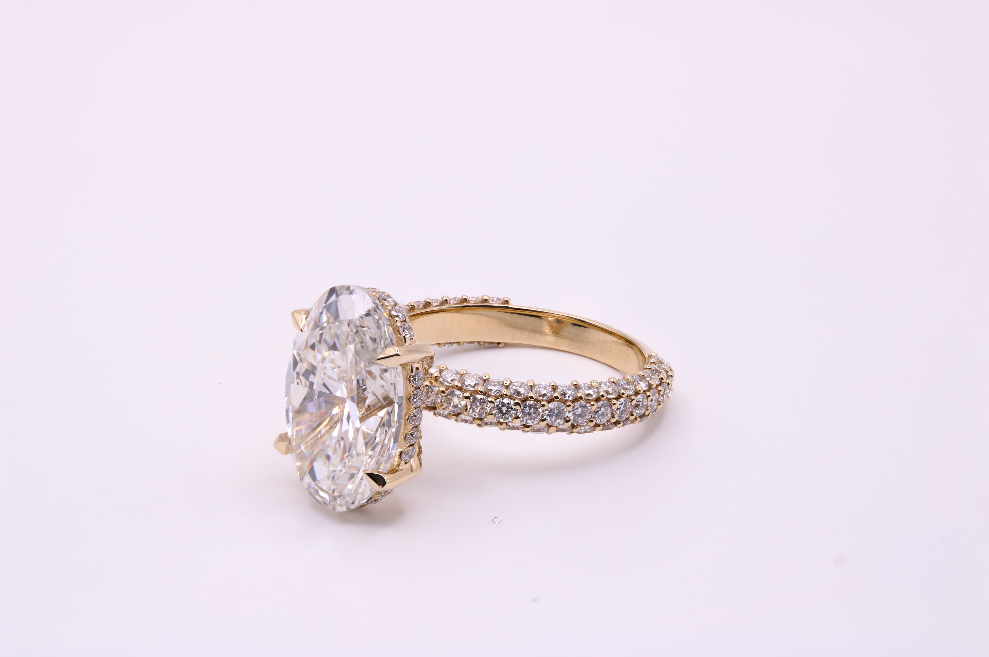 Oval diamond pave ring detail