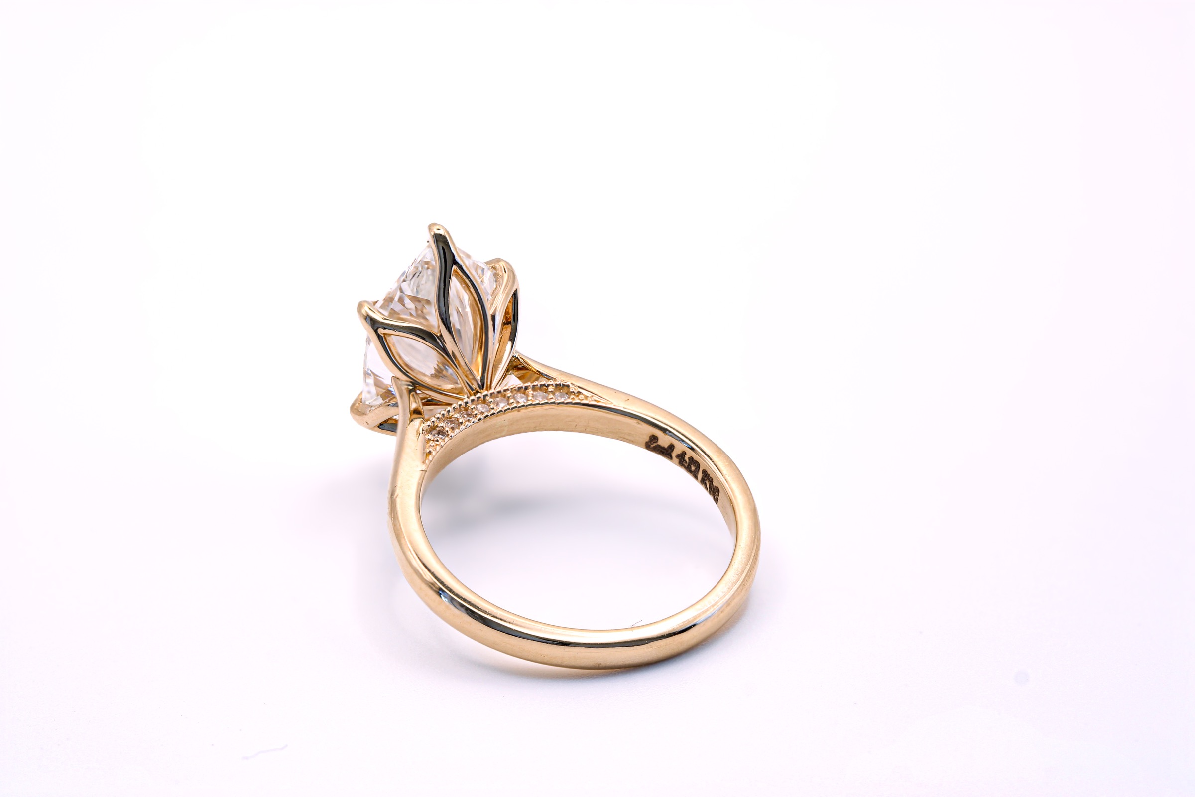 K + G engagement ring